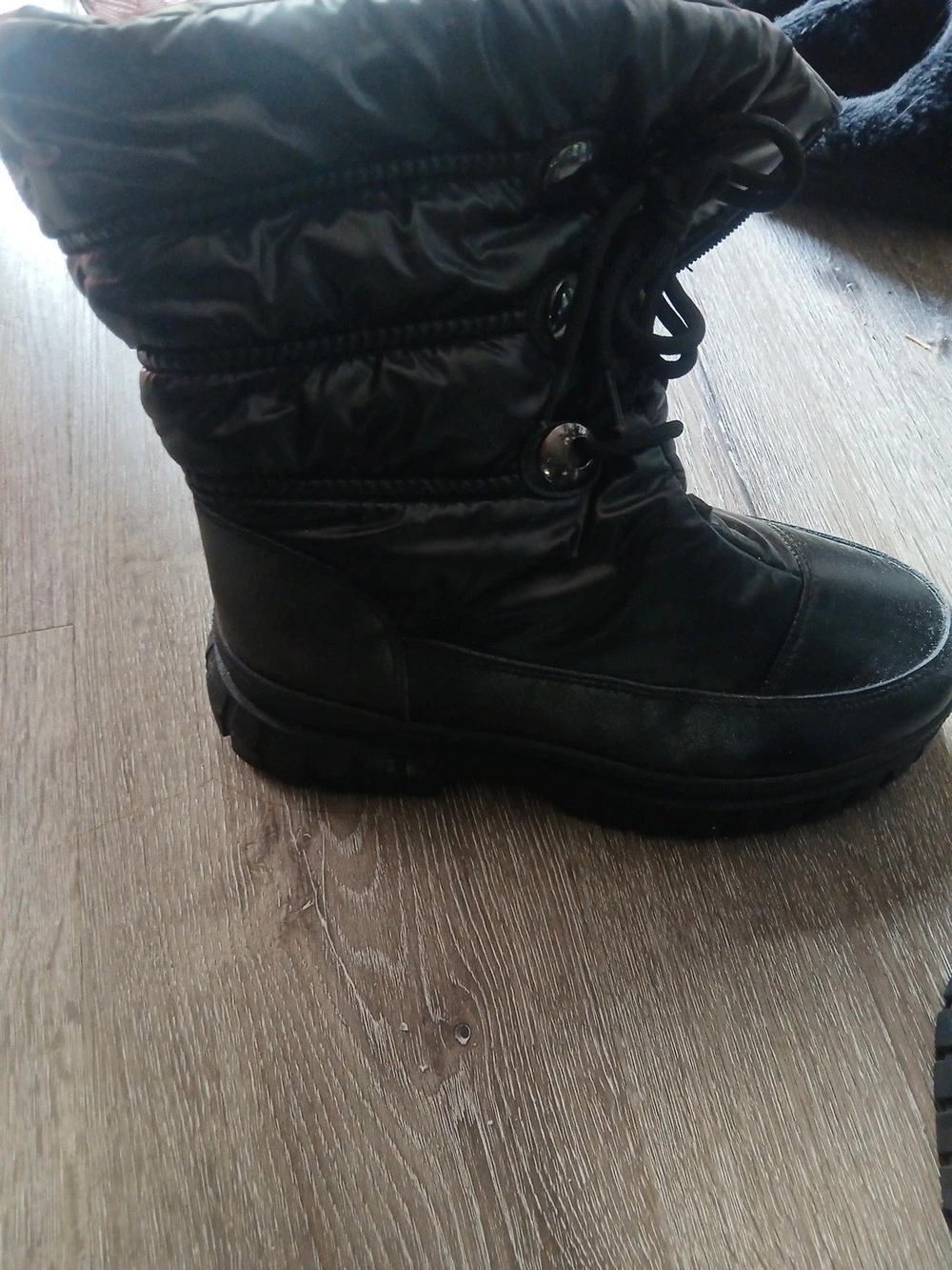 Women's Black Winter Snow Boots - Quilted Lace-Up Comfort